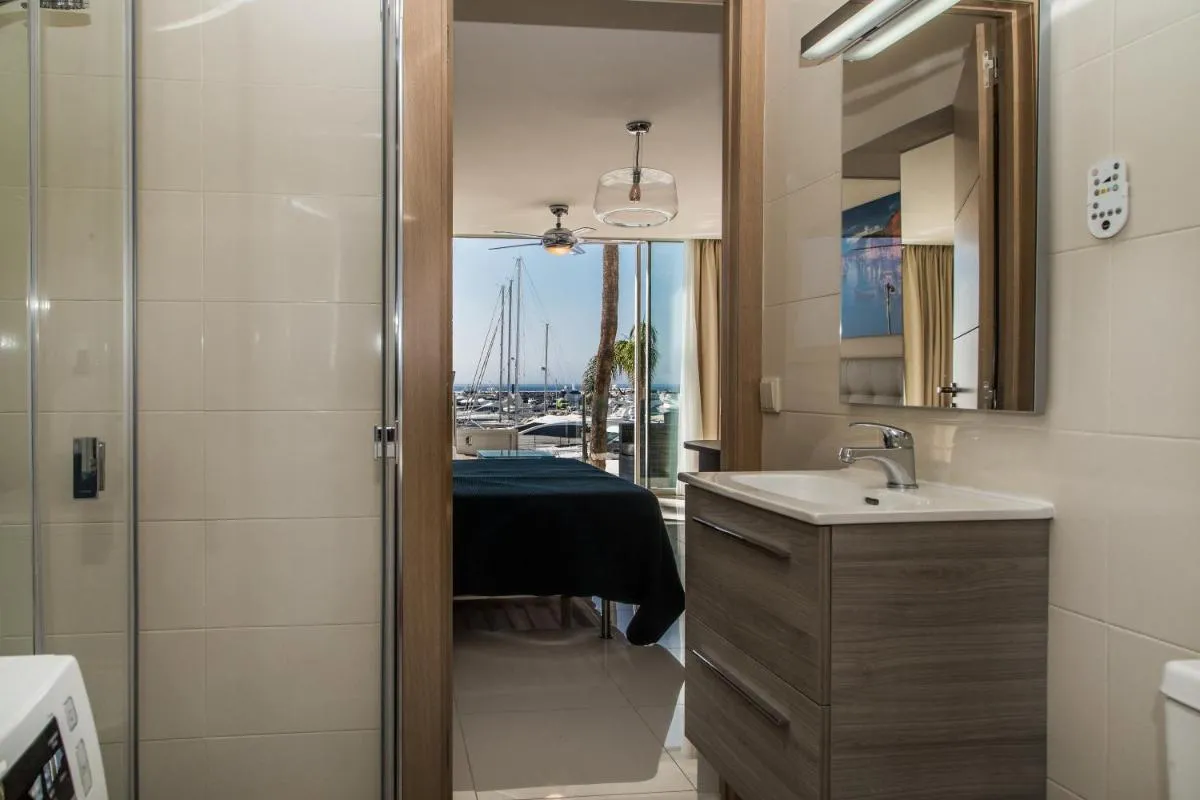 Image 6 of First Line P. Banus Sleeps 4