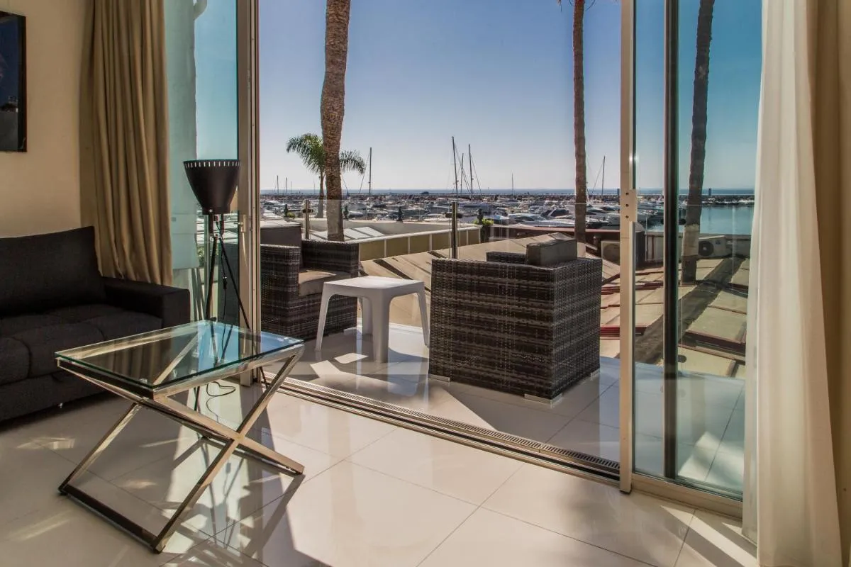 Image 2 of First Line P. Banus Sleeps 4