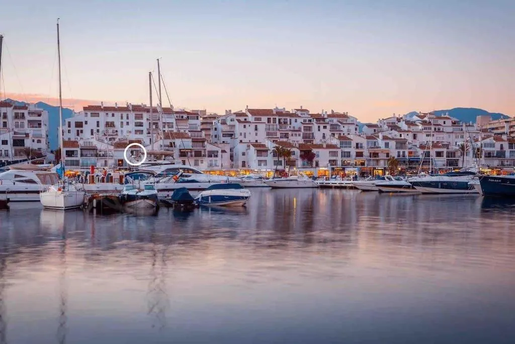 Image 2 of First line in Puerto Banus (Primera linea)