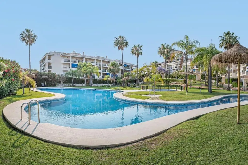 Image 2 of Flat -Puerto Banus -6 a 8 Persons-Pool-Parking