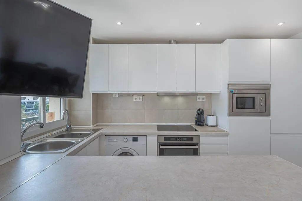 Image 6 of Flat -Puerto Banus -6 a 8 Persons-Pool-Parking
