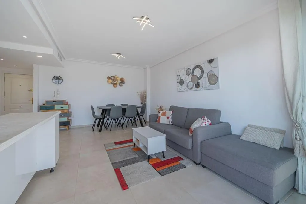Image 3 of Flat -Puerto Banus -6 a 8 Persons-Pool-Parking