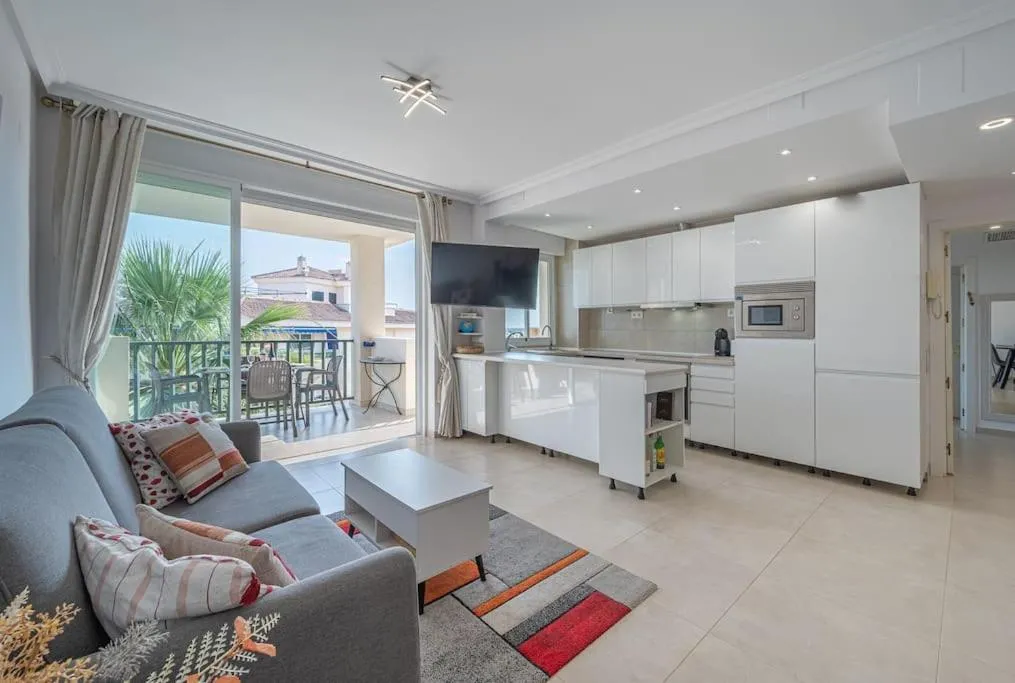 Image 4 of Flat -Puerto Banus -6 a 8 Persons-Pool-Parking