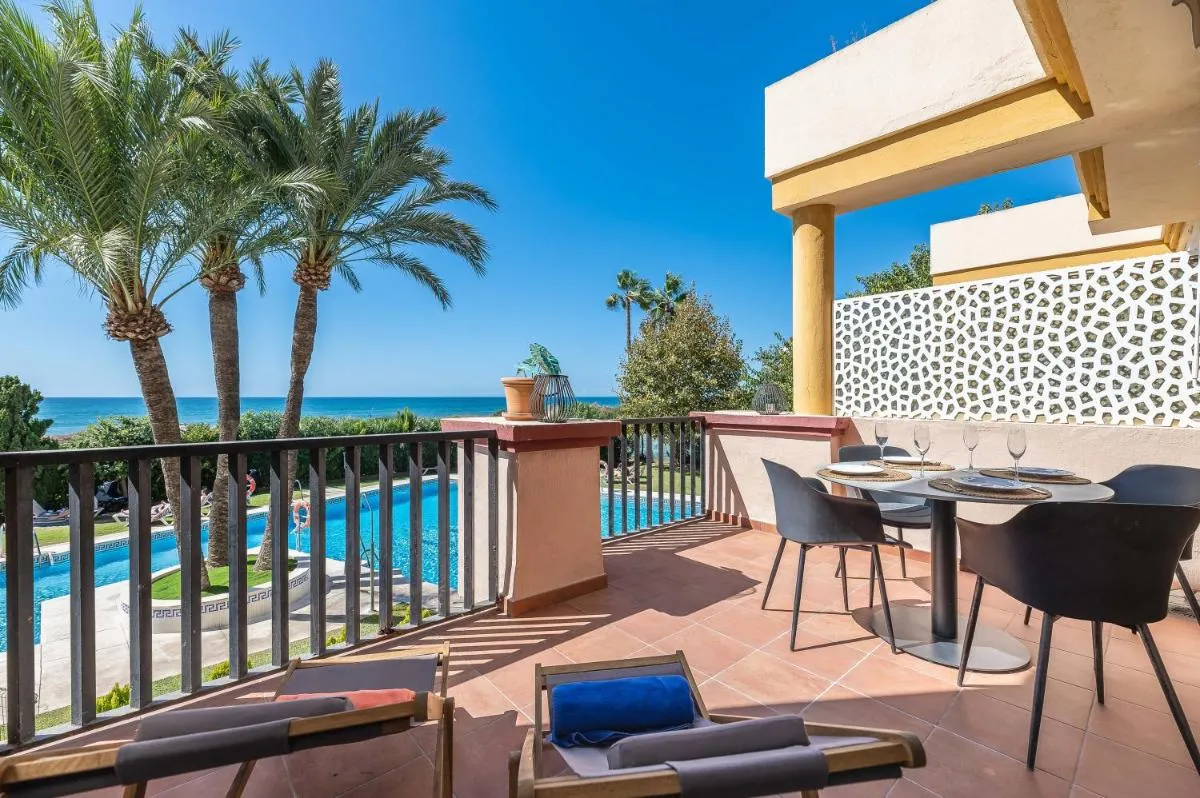 Image 3 of Front Line Beach Studio Apartment