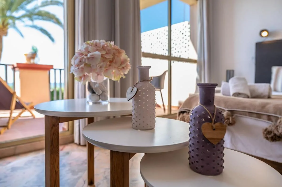 Image 5 of Front Line Beach Studio Apartment