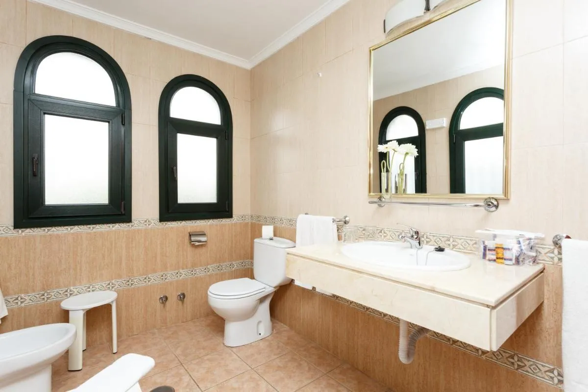 Image 4 of Globales Pueblo Andaluz