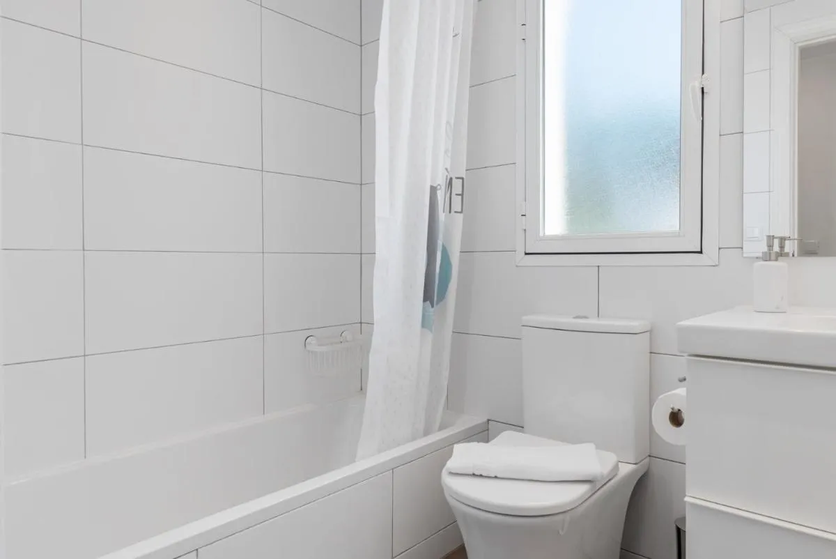 Image 5 of Great 2-Bed Apartment in Nueva Andalucia Marbella