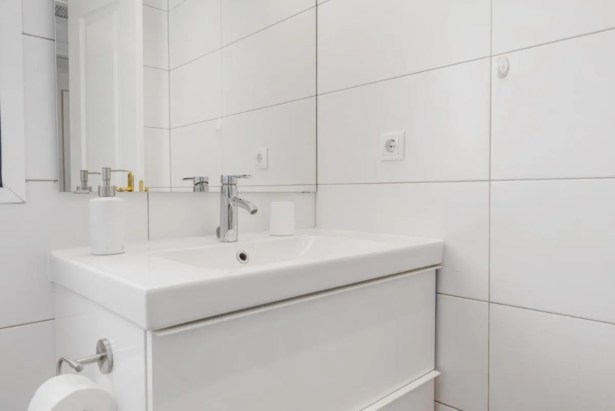Image 4 of Great 2-Bed Apartment in Nueva Andalucia Marbella