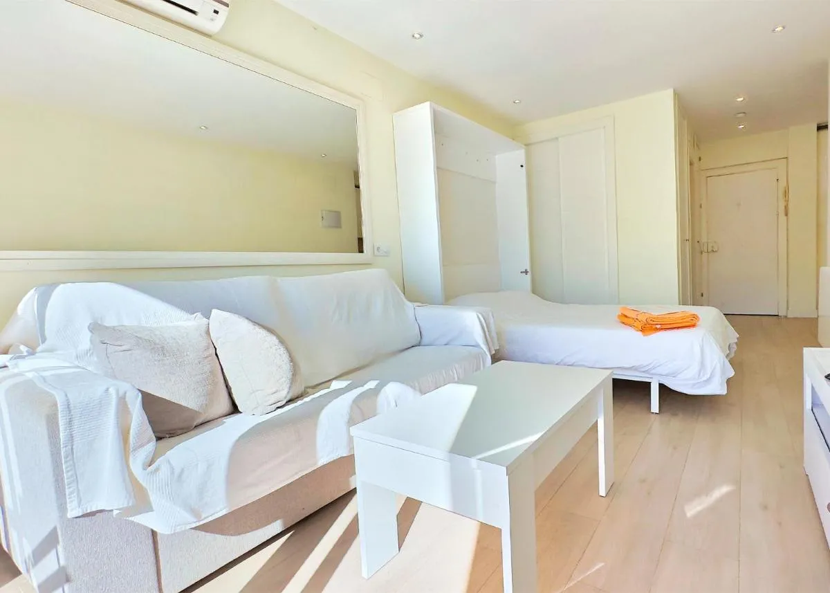 Image 4 of Great studio on the Beachfront in the Center of Marbella