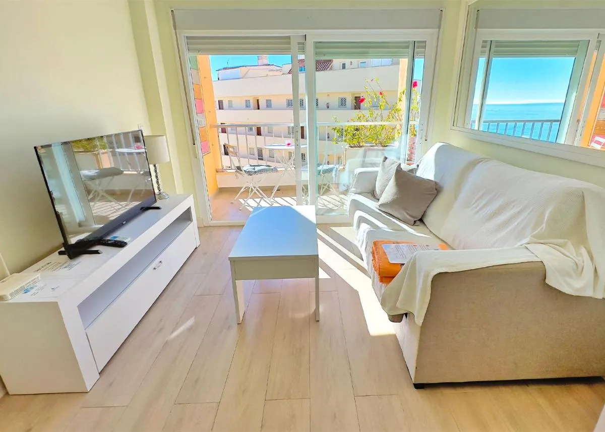 Image 2 of Great studio on the Beachfront in the Center of Marbella