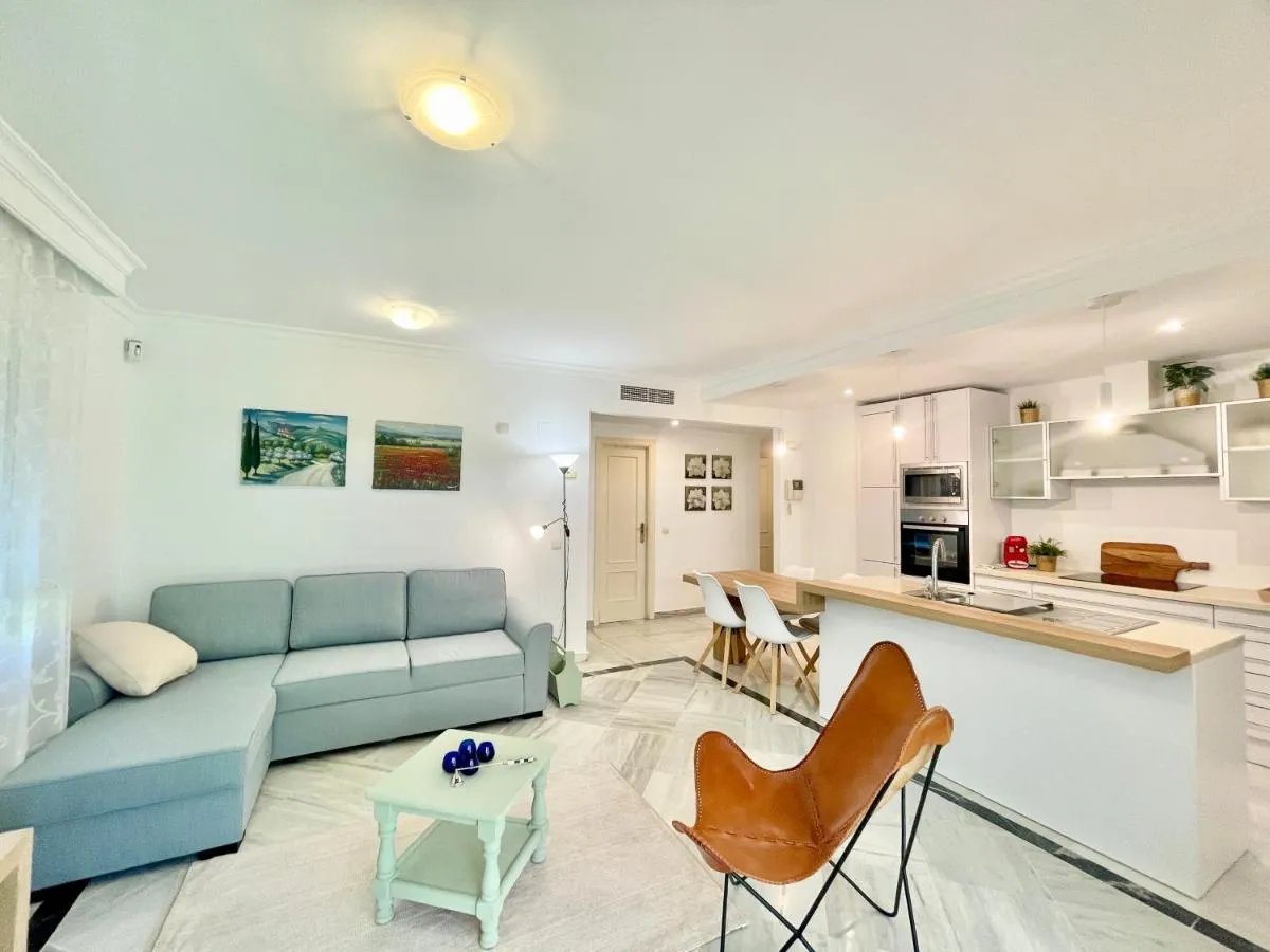 Image 2 of Hacienda de los Nagueles Golden Mile – EaW Homes
