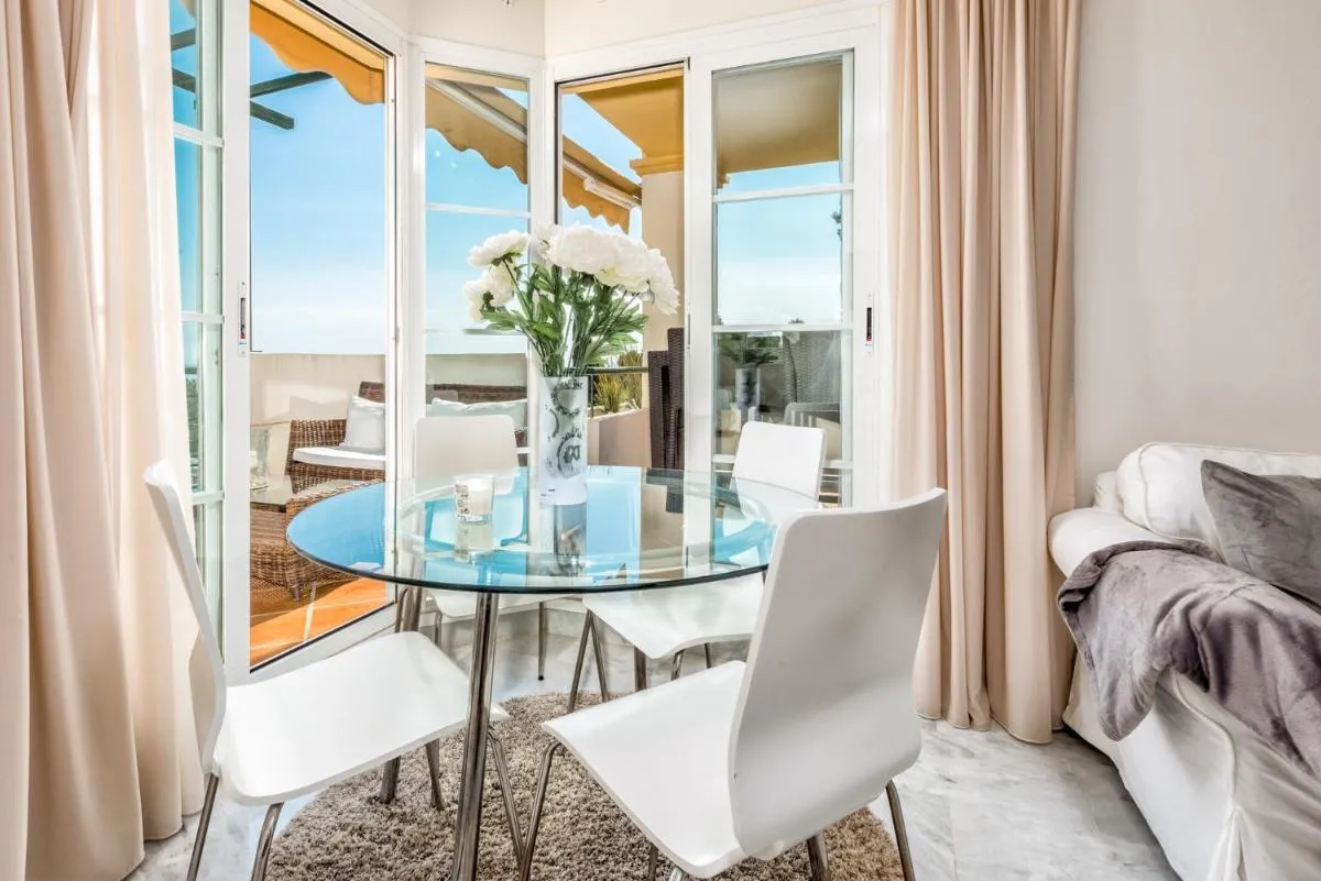 Image 1 of Holiday Apartment in Senorio de Aloha with Sea views