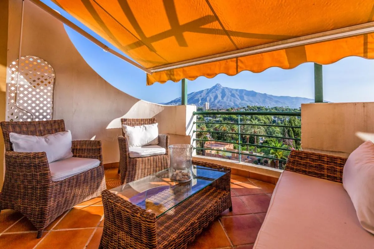 Image 6 of Holiday Apartment in Senorio de Aloha with Sea views