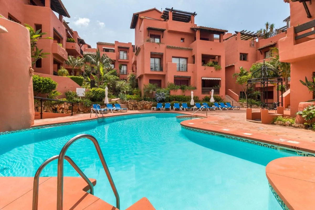 Image 2 of King Bed – Beach in 300m – 3Pools – Free Gym and parking