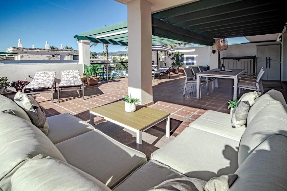 Image 1 of LCR4- Large 3 bed apt close to beaches