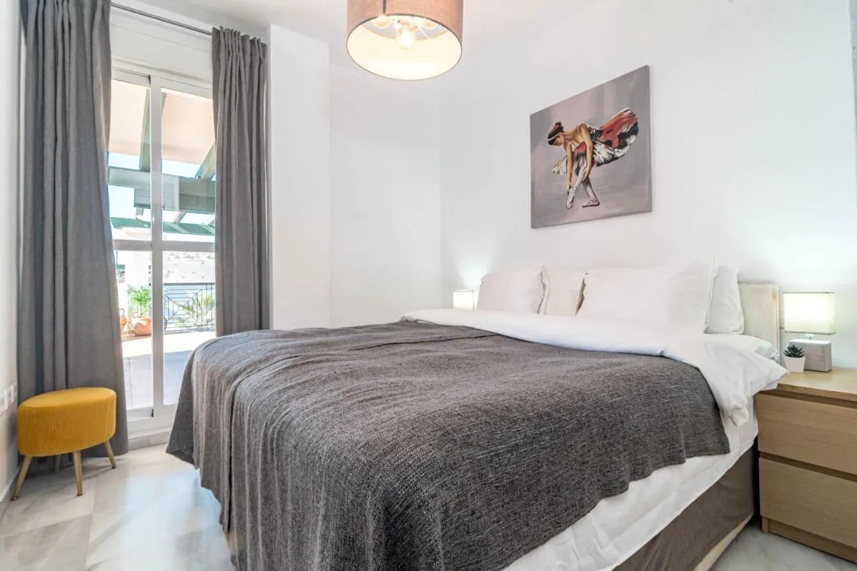 Image 3 of LCR4- Large 3 bed apt close to beaches