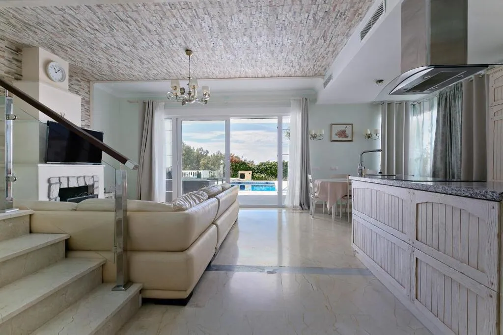 Image 1 of La Mairena VILLA