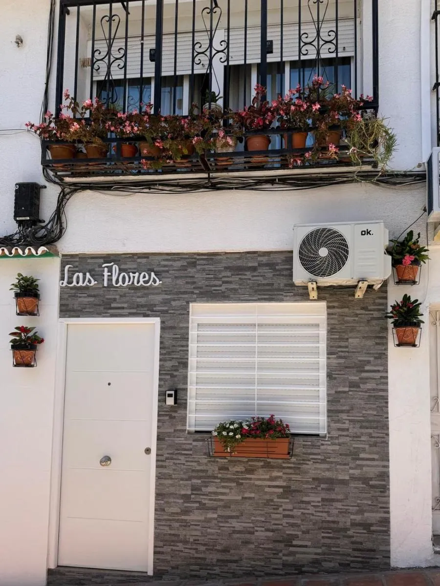Image 3 of Las flores