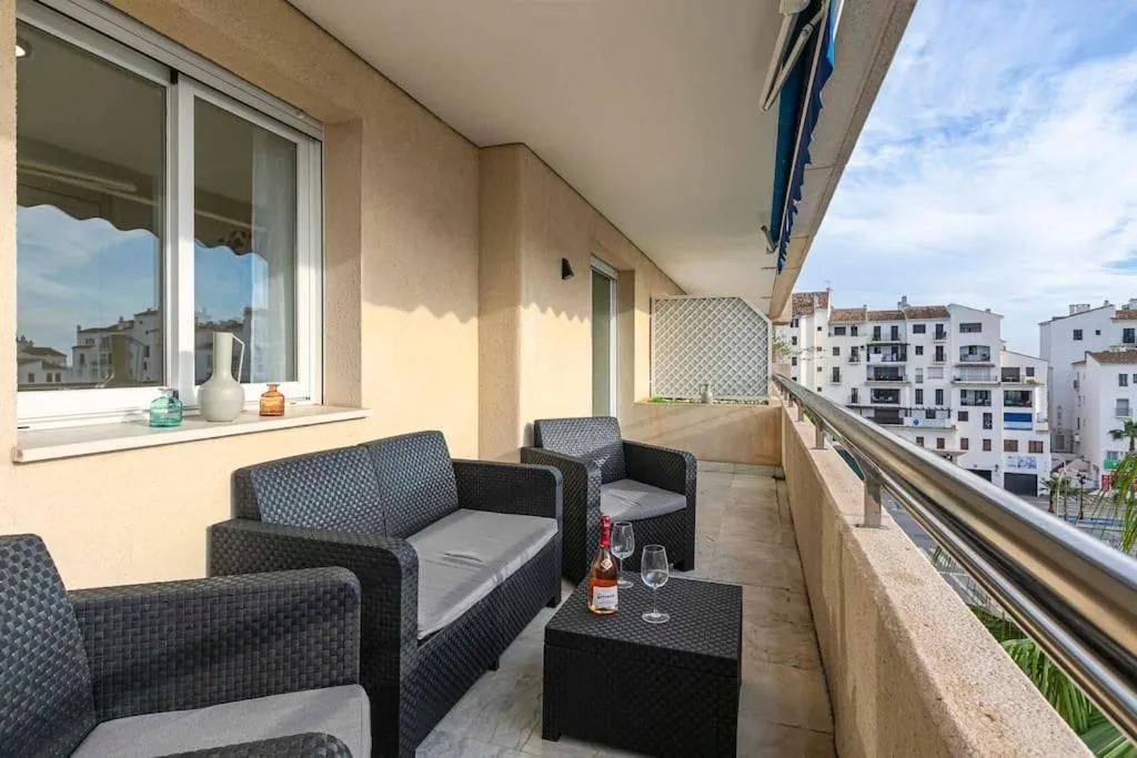 Image 3 of Luminous apartment Puerto Banus, 2 bedrooms and parking