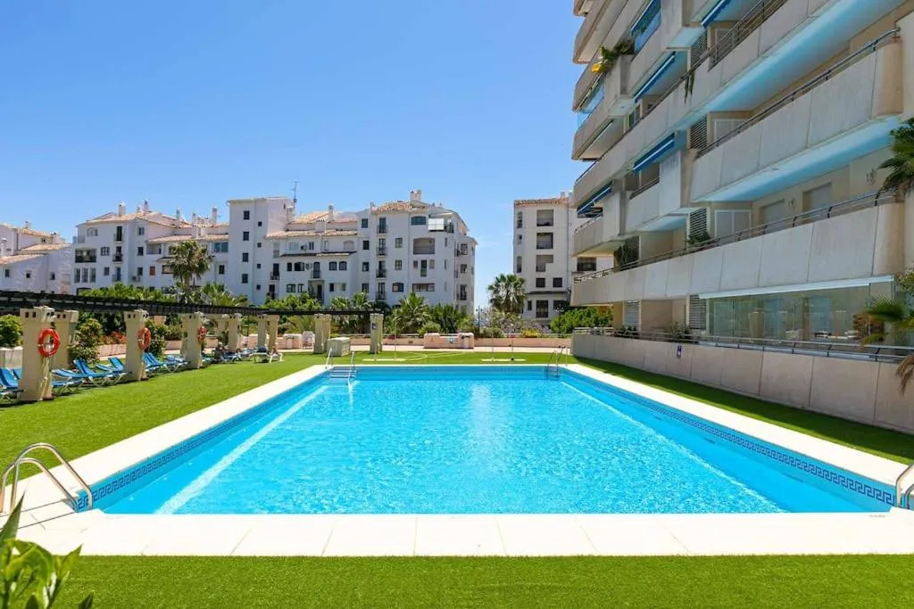 Image 5 of Luminous apartment Puerto Banus, 2 bedrooms and parking