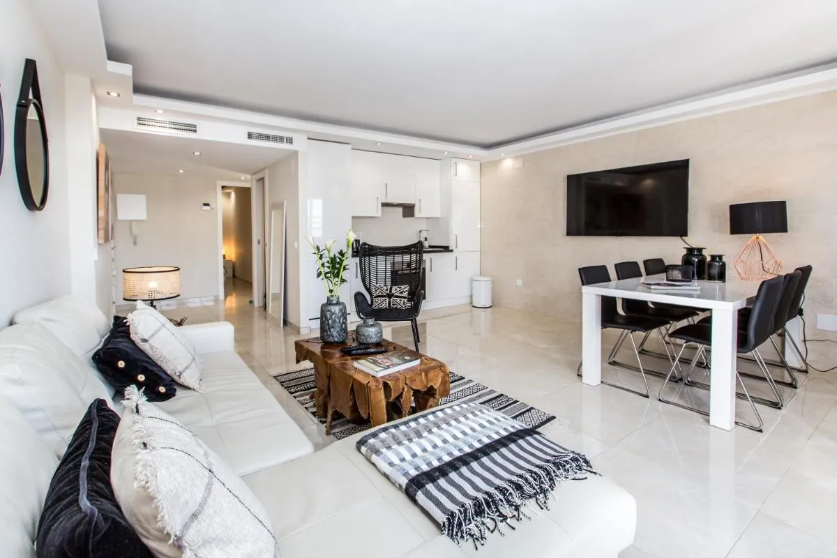 Image 1 of Luxurious 2 Bed Puerto Banús Apt – RDR193