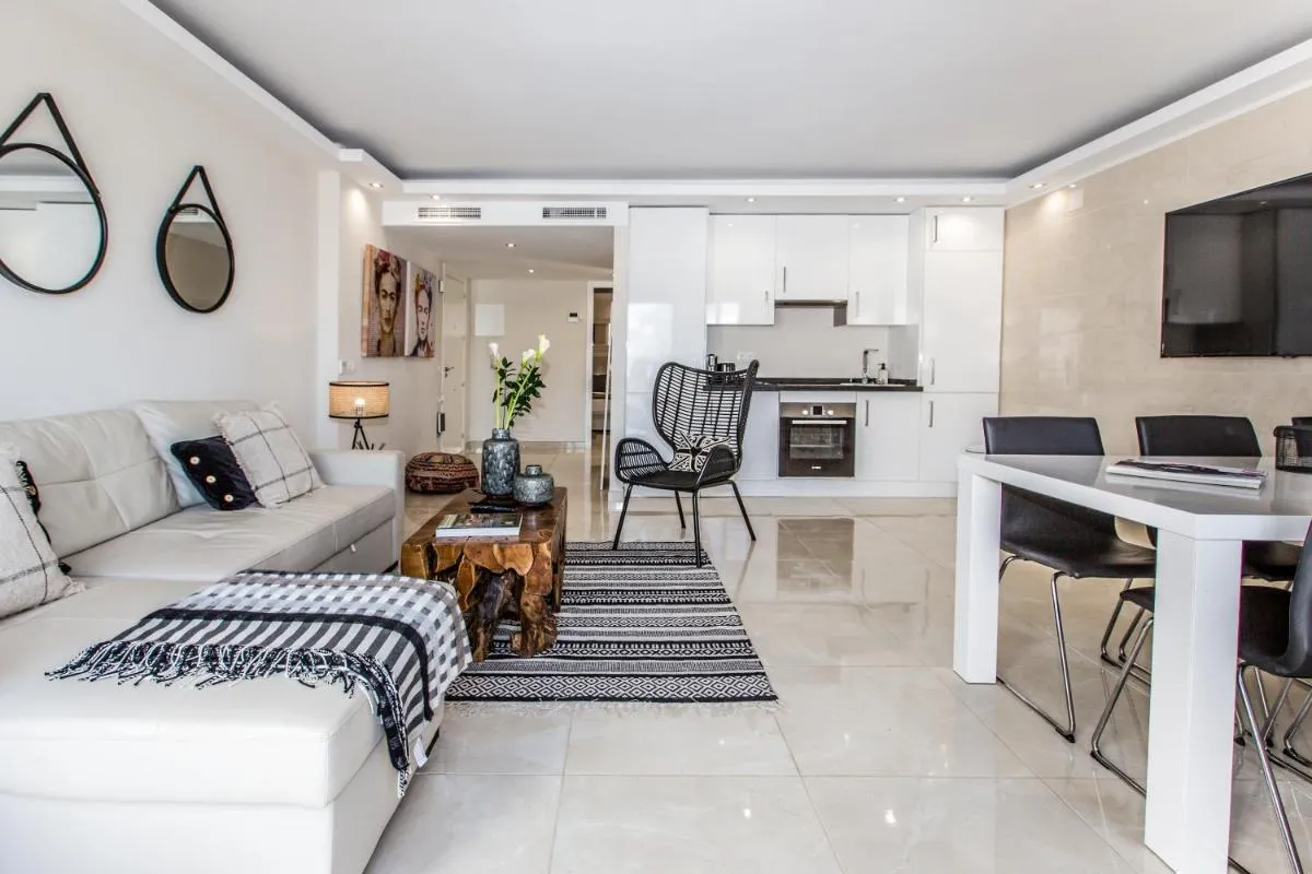 Image 3 of Luxurious 2 Bed Puerto Banús Apt – RDR193