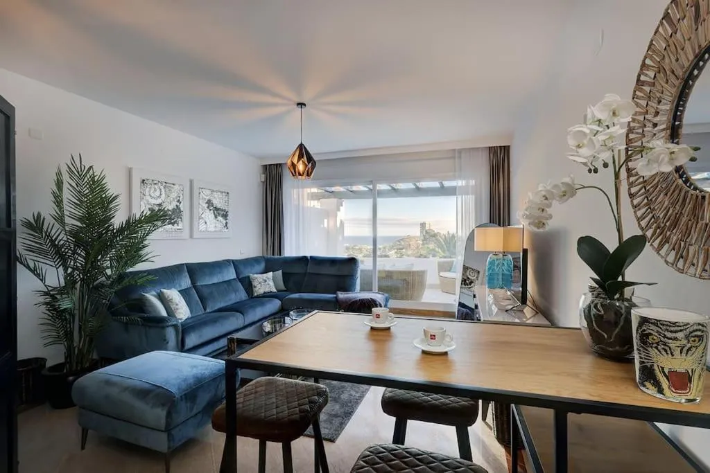 Image of Luxurious 80m² studio apartment, stunning sea views – Rio Real Golf, Marbella