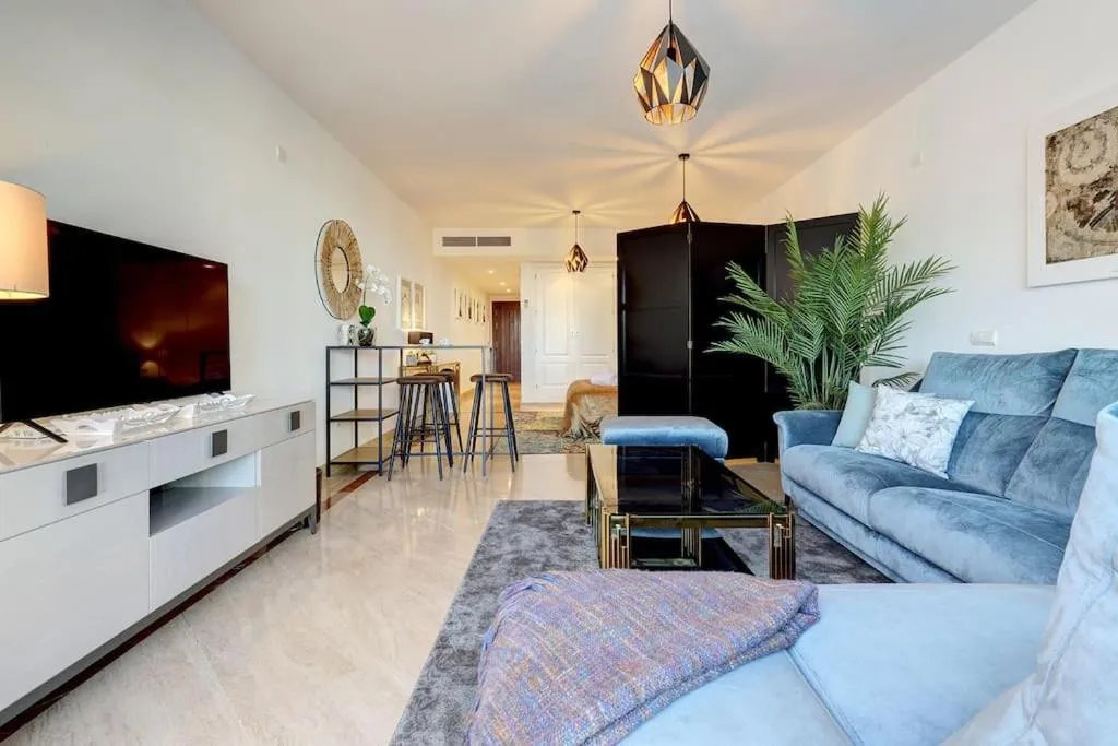 Image 1 of Luxurious 80m² studio apartment, stunning sea views – Rio Real Golf, Marbella