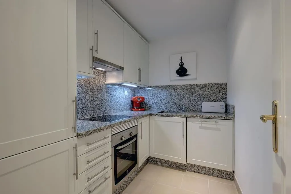 Image 2 of Luxurious 80m² studio apartment, stunning sea views – Rio Real Golf, Marbella