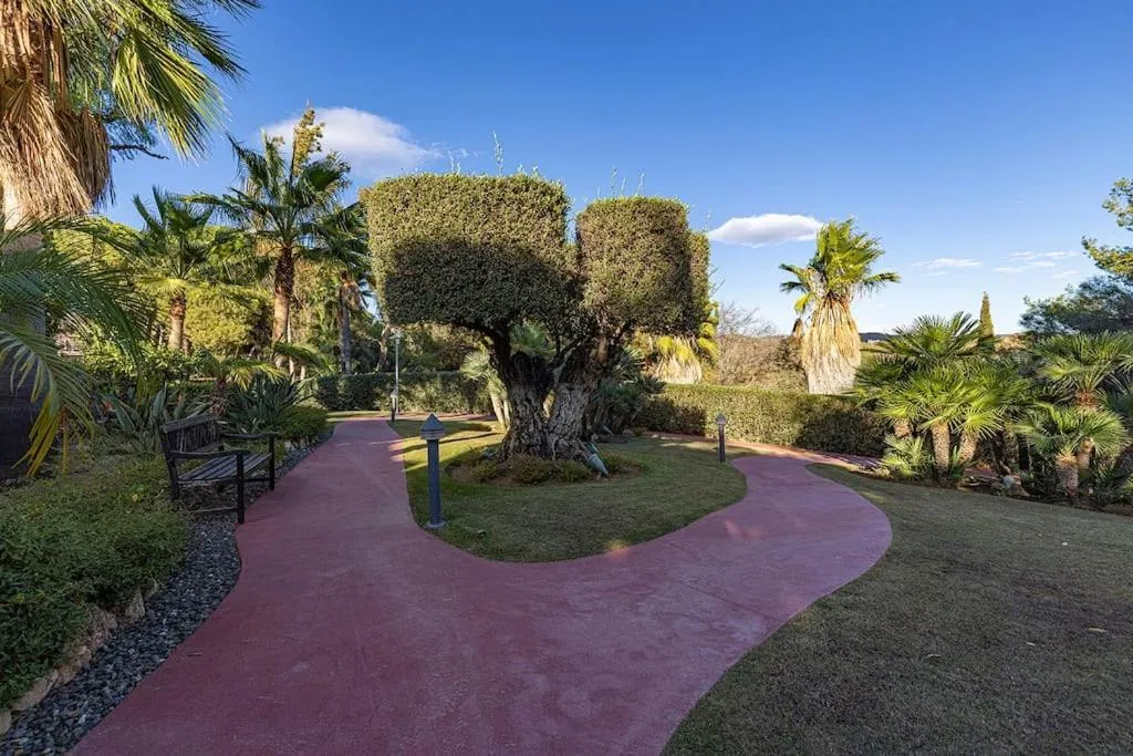 Image 3 of Luxurious 80m² studio apartment, stunning sea views – Rio Real Golf, Marbella