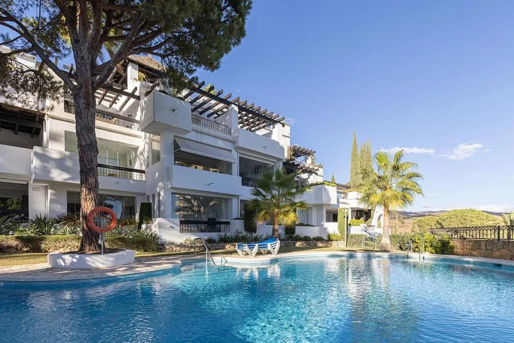 Image 4 of Luxurious 80m² studio apartment, stunning sea views – Rio Real Golf, Marbella
