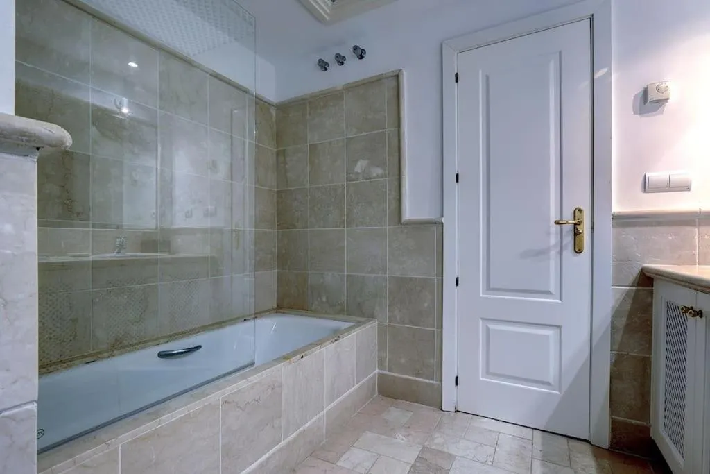 Image 6 of Luxurious 80m² studio apartment, stunning sea views – Rio Real Golf, Marbella