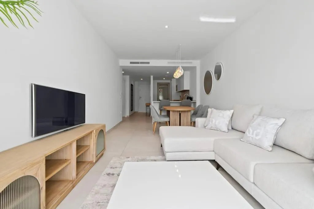 Image 1 of Luxury 2 bedroom apartment walk to beach RDR423