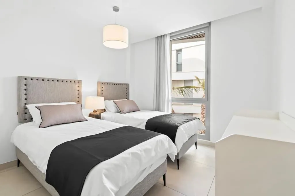 Image 4 of Luxury 2 bedroom apartment walk to beach RDR423