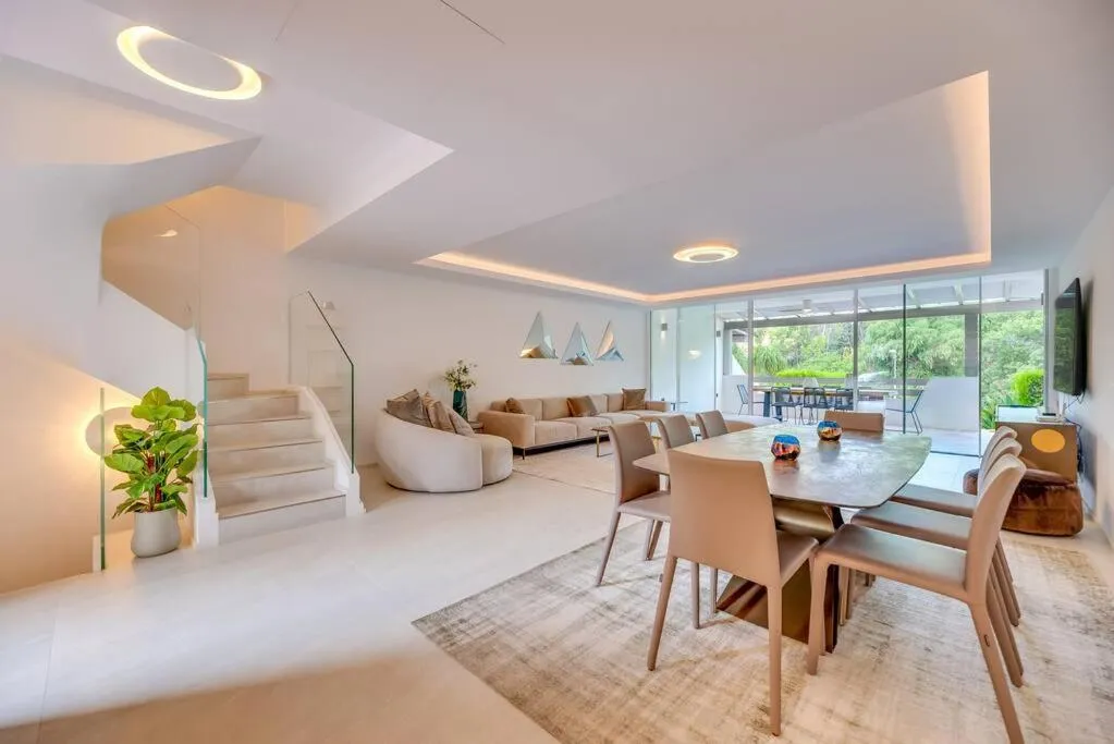 Image of Luxury 5-bedroom townhouse in Puente Romano