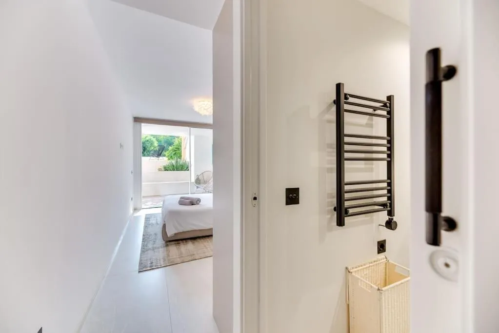 Image 3 of Luxury 5-bedroom townhouse in Puente Romano
