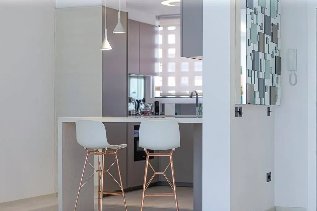 Image 5 of Luxury 5-bedroom townhouse in Puente Romano