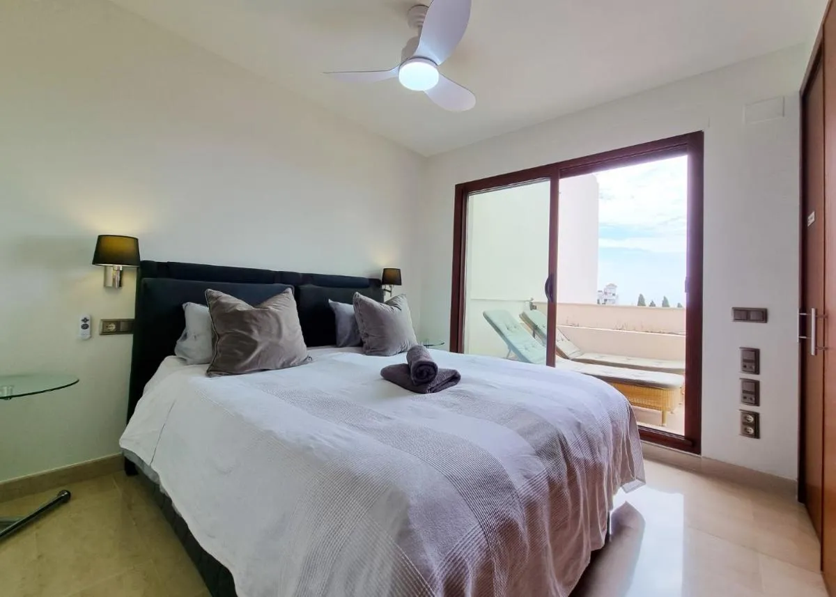 Image 2 of Luxury Penthouse in Medina Banus