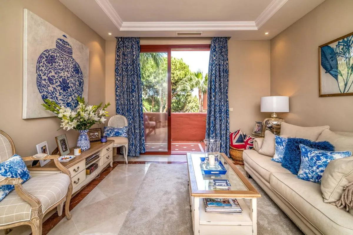 Image 3 of Luxury Spacious Penthouse & garage 150m to Beach