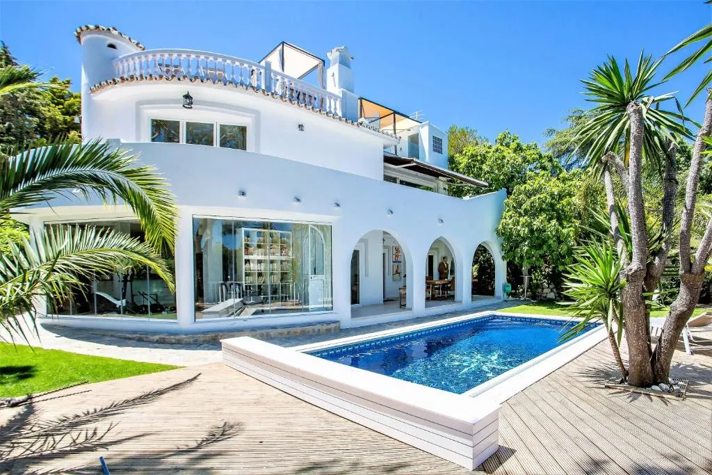 Image of Luxury Villa with swimming pool and Jacuzzi