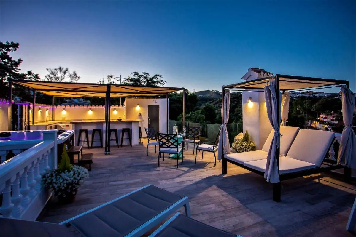 Image 4 of Luxury Villa with swimming pool and Jacuzzi