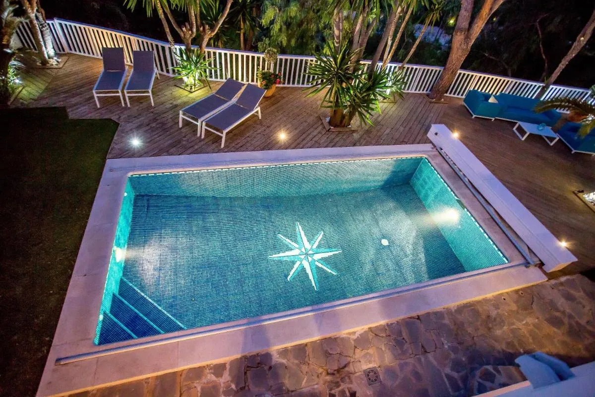 Image 3 of Luxury Villa with swimming pool and Jacuzzi