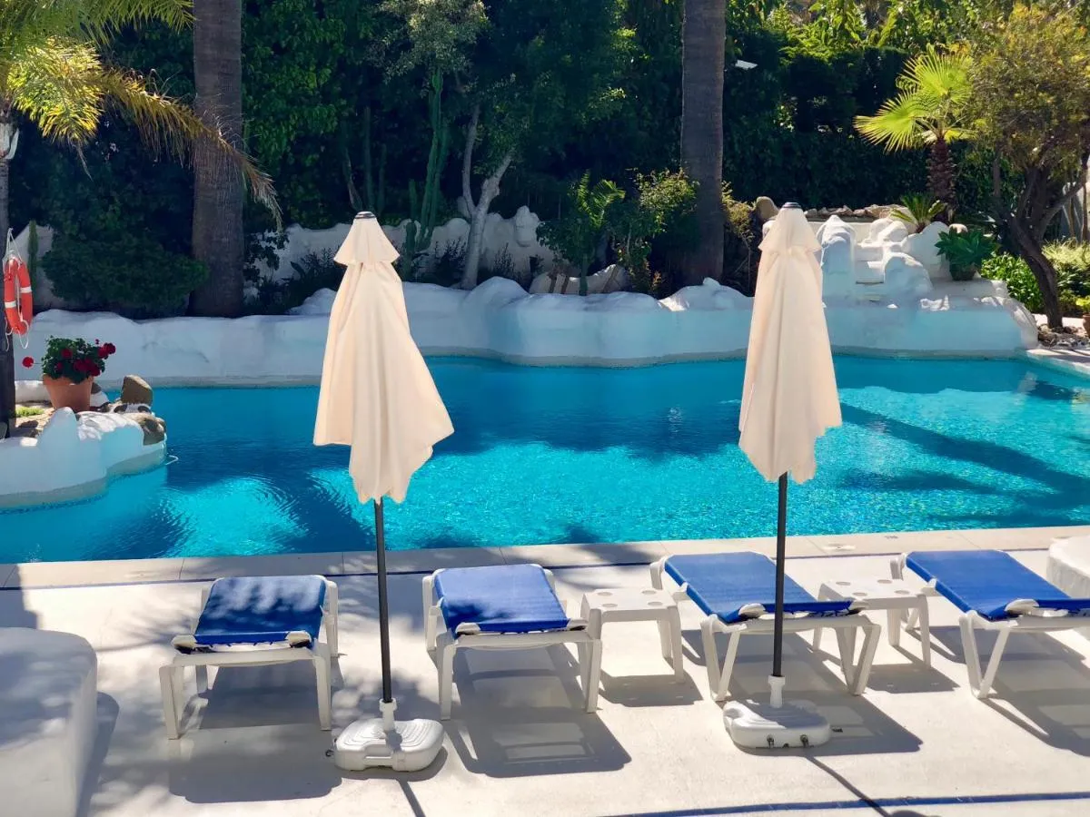 Image 2 of Luxury apartment in La Isla, Puerto Banus
