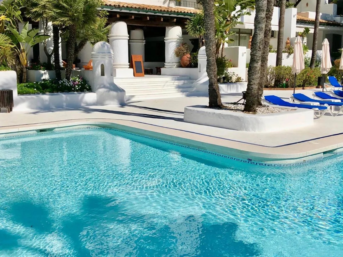 Image 1 of Luxury apartment in La Isla, Puerto Banus