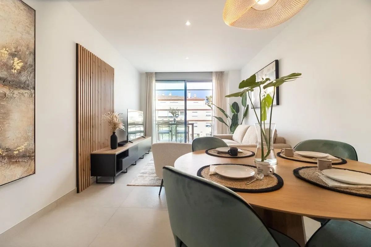 Image 4 of Luxury beachside apartment in Elviria RDR401