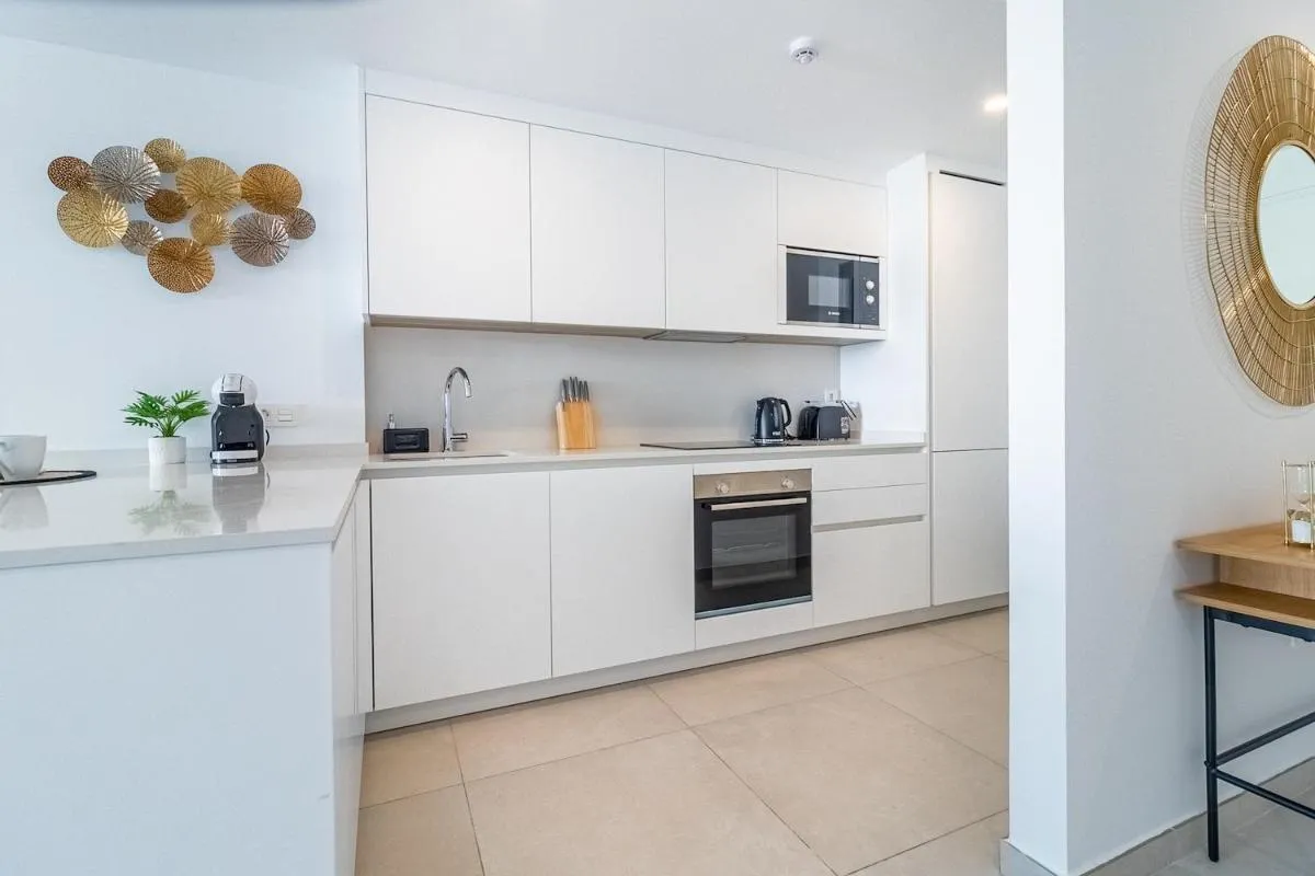 Image 2 of Luxury beachside apartment in Elviria RDR401