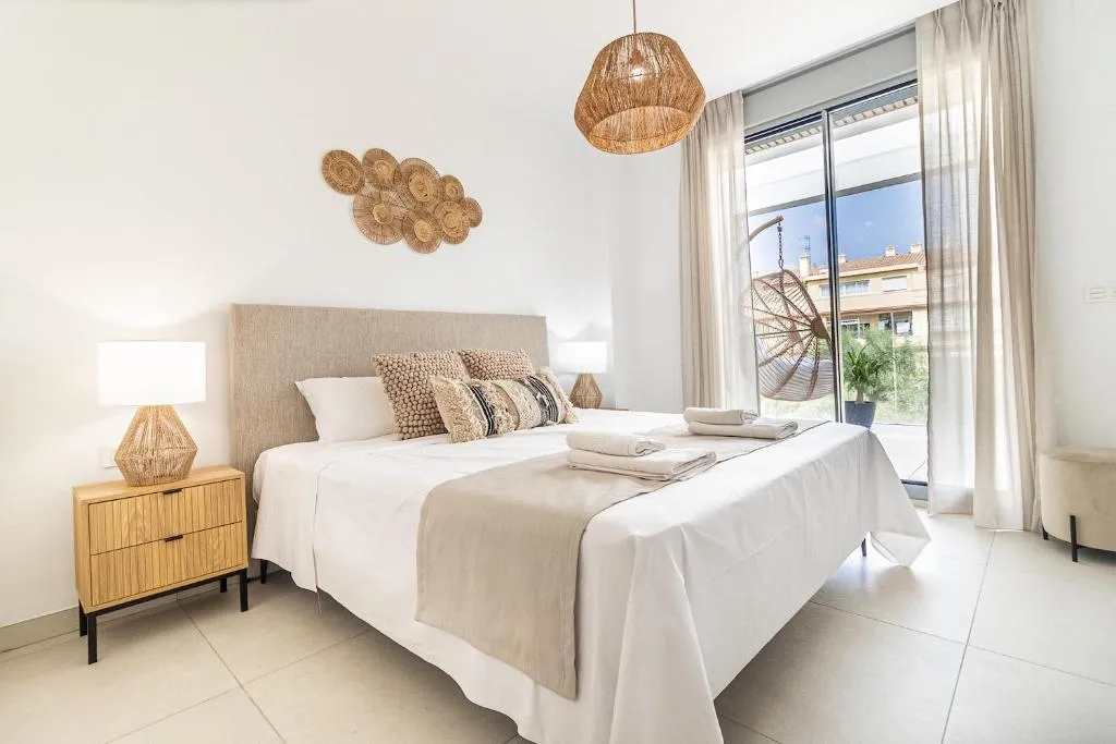 Image of Luxury beachside apartment in Elviria RDR401