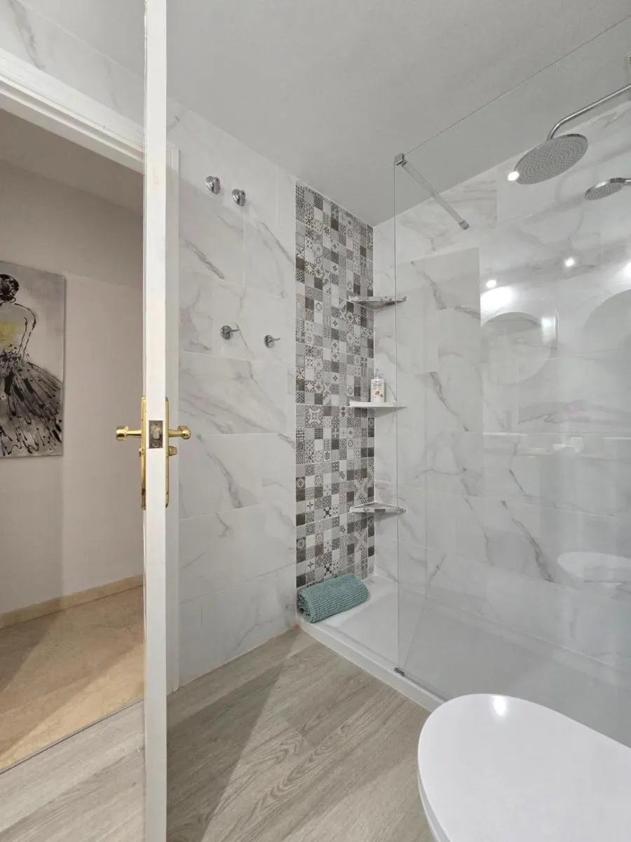 Image 4 of Luxury beach side apartment in Marbella Playa