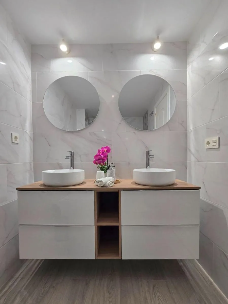 Image 3 of Luxury beach side apartment in Marbella Playa