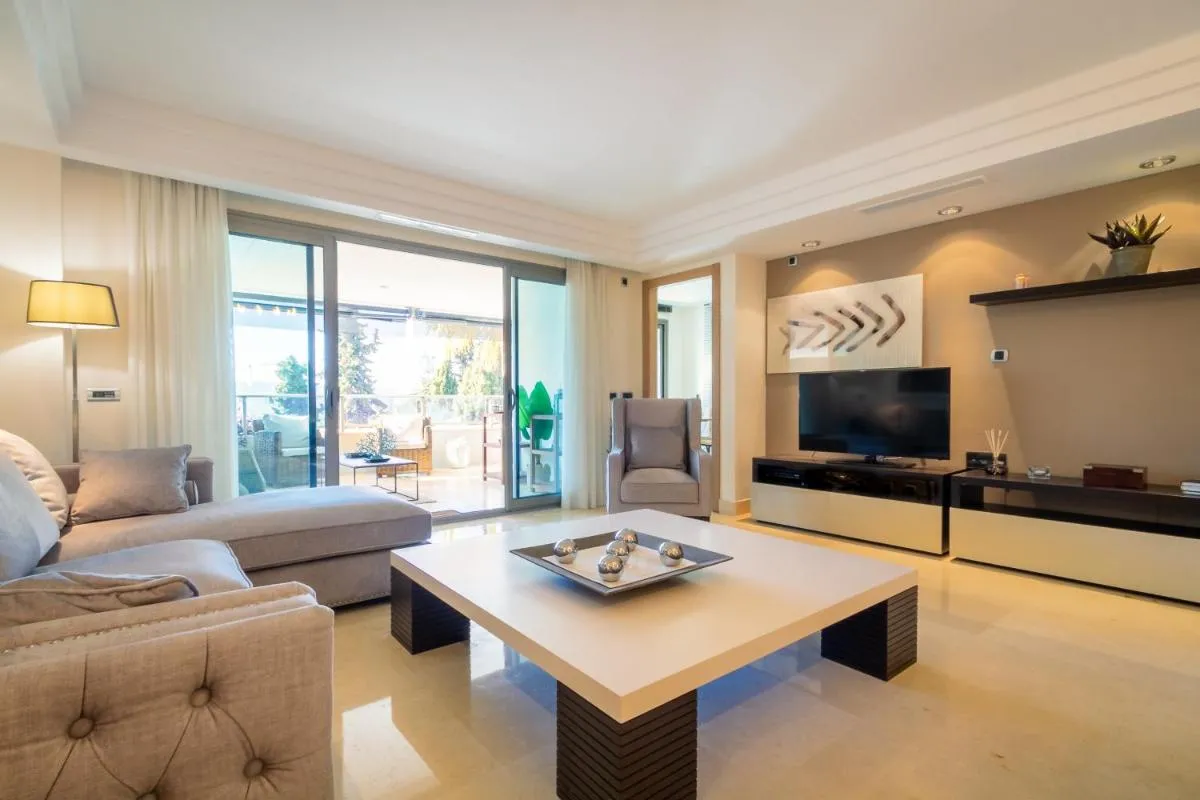 Image 3 of MARBELLA BANUS SUITES – Golden Mile Jardines del Príncipe Apartment 3